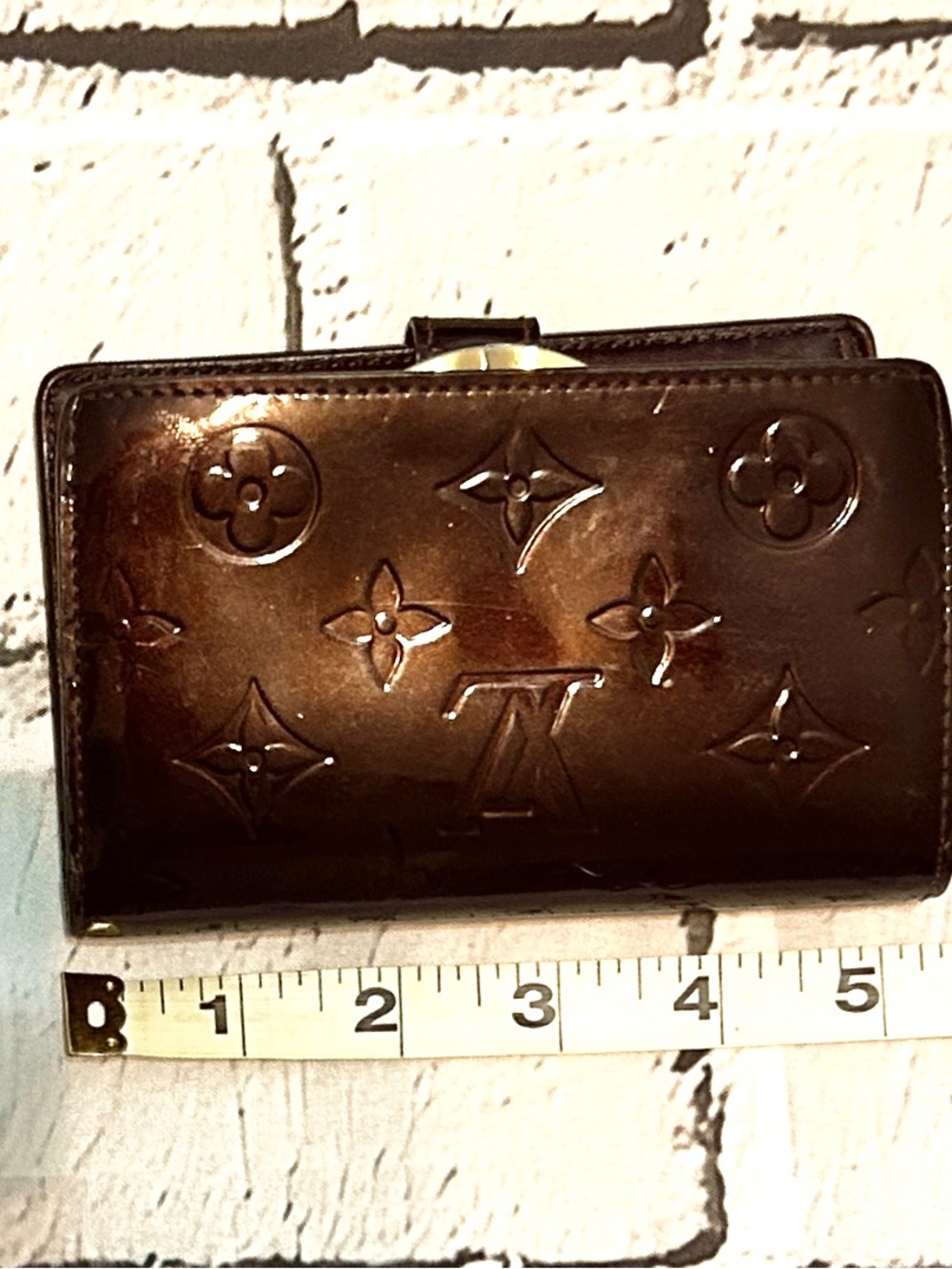 Louis Vuitton Vernis Kiss Lock Compact Wallet - Deep Burgundy - Picture 10 of 15